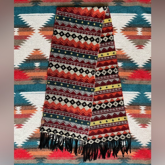 Roots Accessories - Roots Cozy Multicolor Knit Scarf with Geometric Patterns